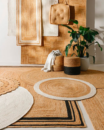 Fabricante y proveedor de cestas y alfombras hechas con materiales naturales.